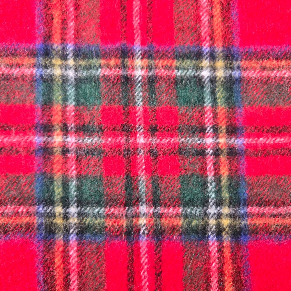100% Lambswool Tartan Wrap Red Plaid Balmoral Scotland - Picture 3 of 10